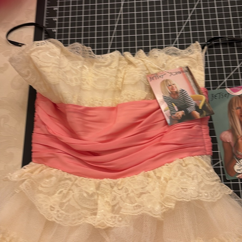 Betsey Johnson vintage tea party dress, size 2. Bridal, Party.  Never worn. - Picture 13 of 14